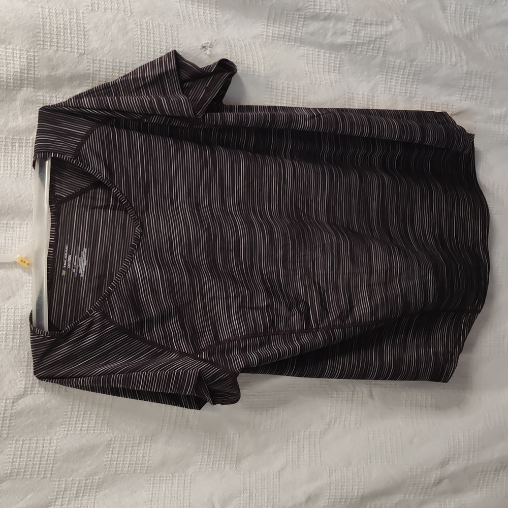 Tek gear black and white drytek short sleeve shirt size XL